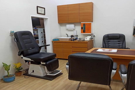 Dr Vikram Bhardwaj - ENT HEAD AND NECK SURGEON, SENIOR CONSULTANT